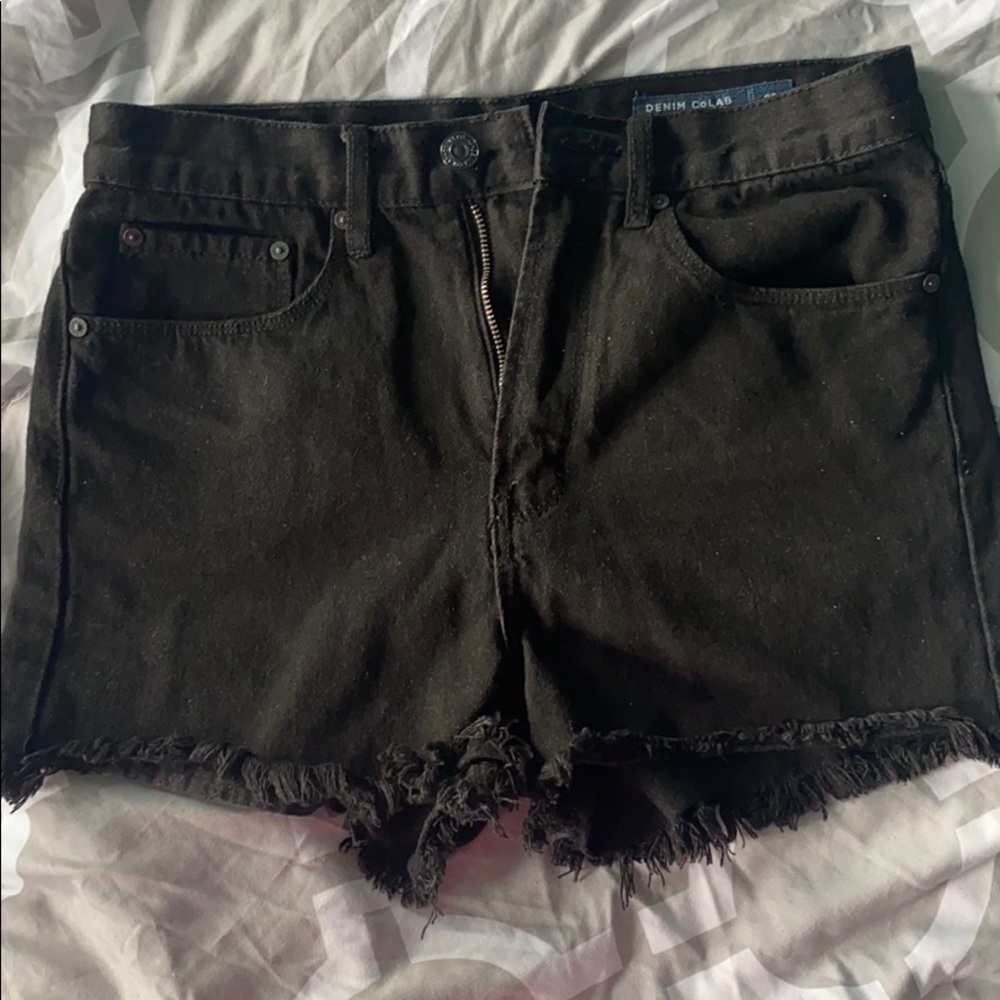 black jean high waisted shorts🖤